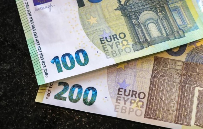 Nuk ndalet zhvlerësimi i Euros, e mbyll javën me një tjetër rekord të ulët historik